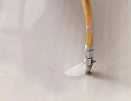 苏尼特左瓷砖空鼓维修公司专业解答在瓷砖铺贴过程中，如果使用的砂料过粗（如全部使用了粗砂），可能会导致以下问题